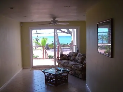 Maui Beach House B & B Kahana Bed and Breakfast