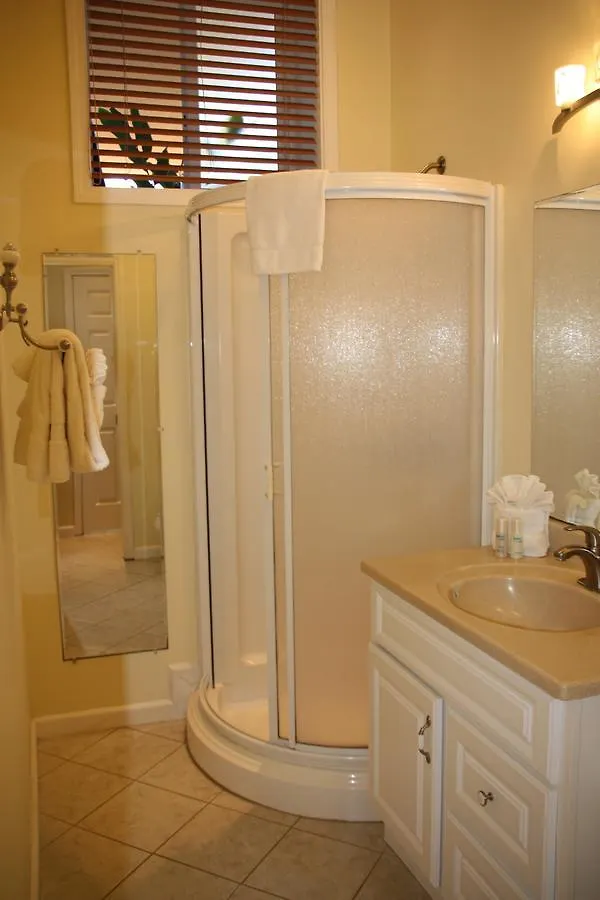 Maui Beach House B & B Kahana Bed and Breakfast