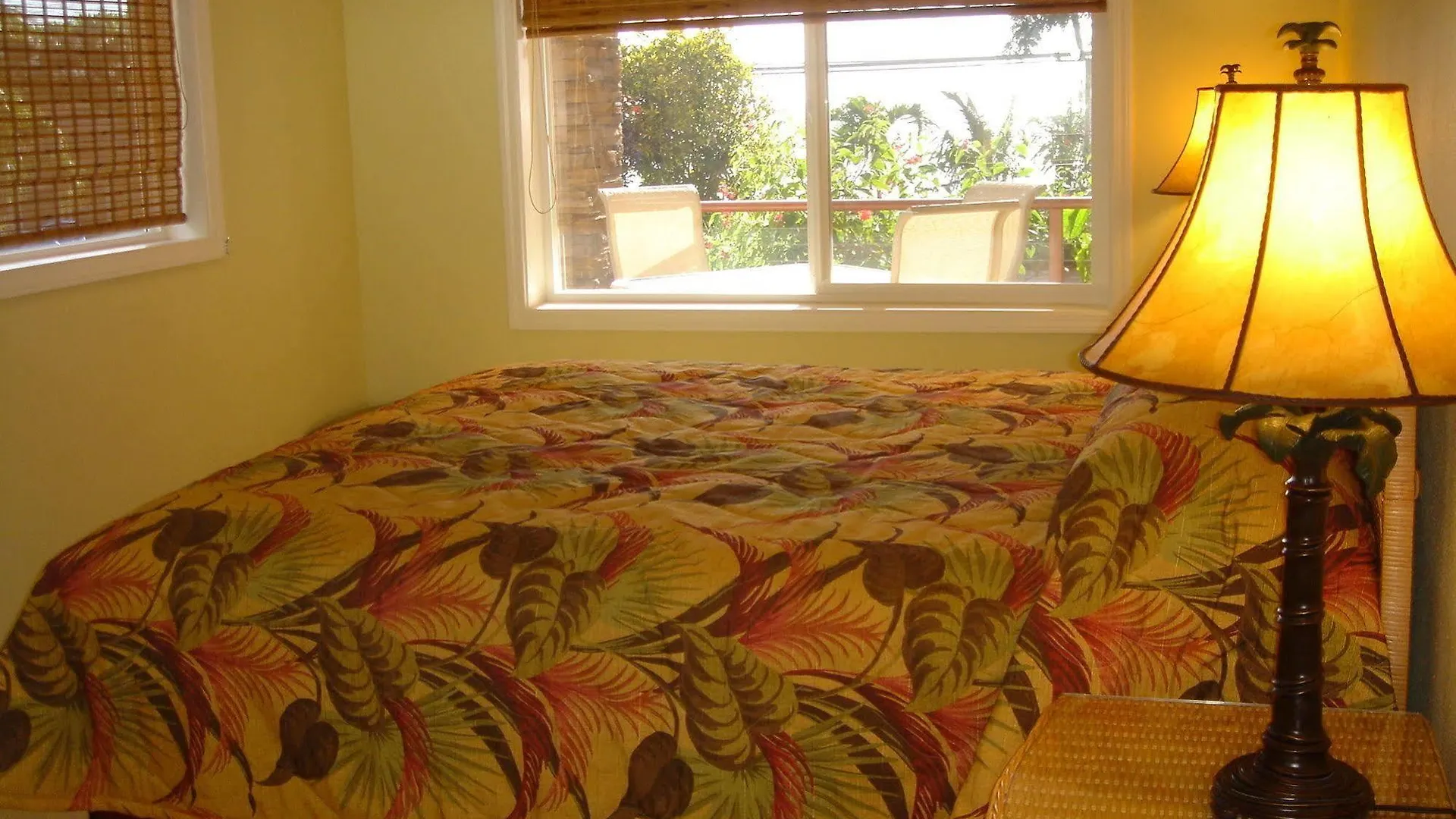 Maui Beach House B & B Kahana Bed and Breakfast