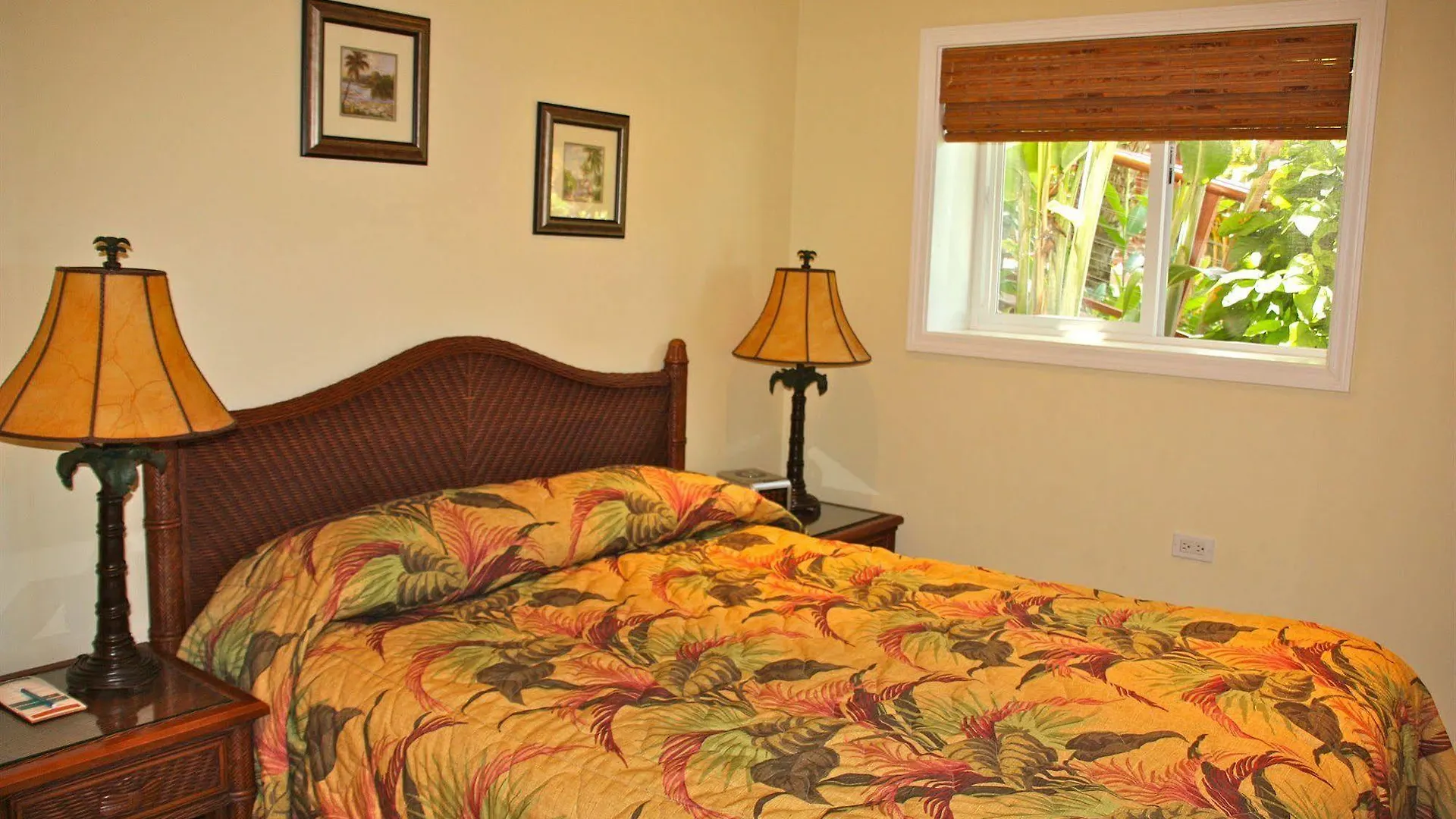 Maui Beach House B & B Kahana Bed and Breakfast